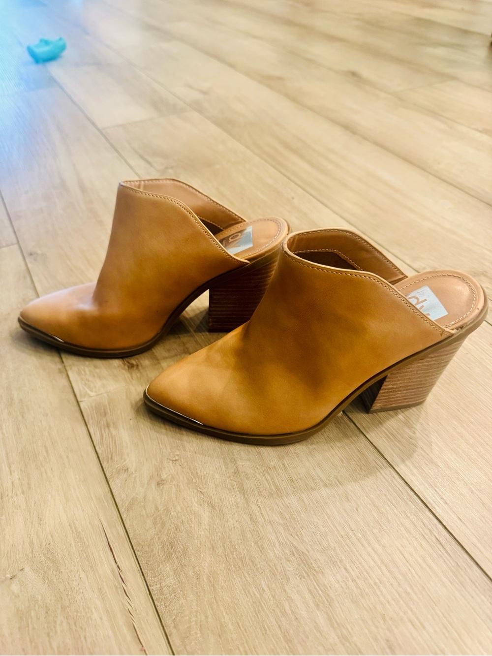 New/Never worn DV Dolce Vita Women's Nautry Pump in Camel sz 8